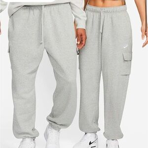 Nike Women's Mid-Rise Oversized Cargo Sweatpants